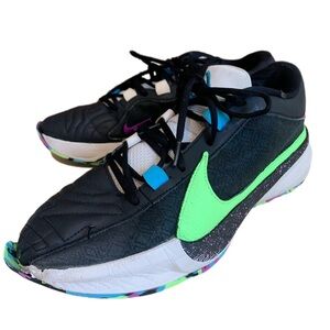 Men's Nike Giannis Antetokounmpo
Black Zoom Freak 5 Low Top Shoes